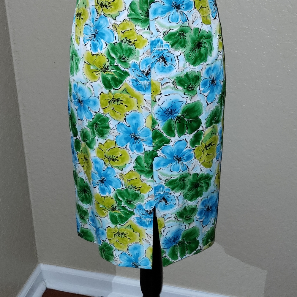 Suit - Picture 4 of 8